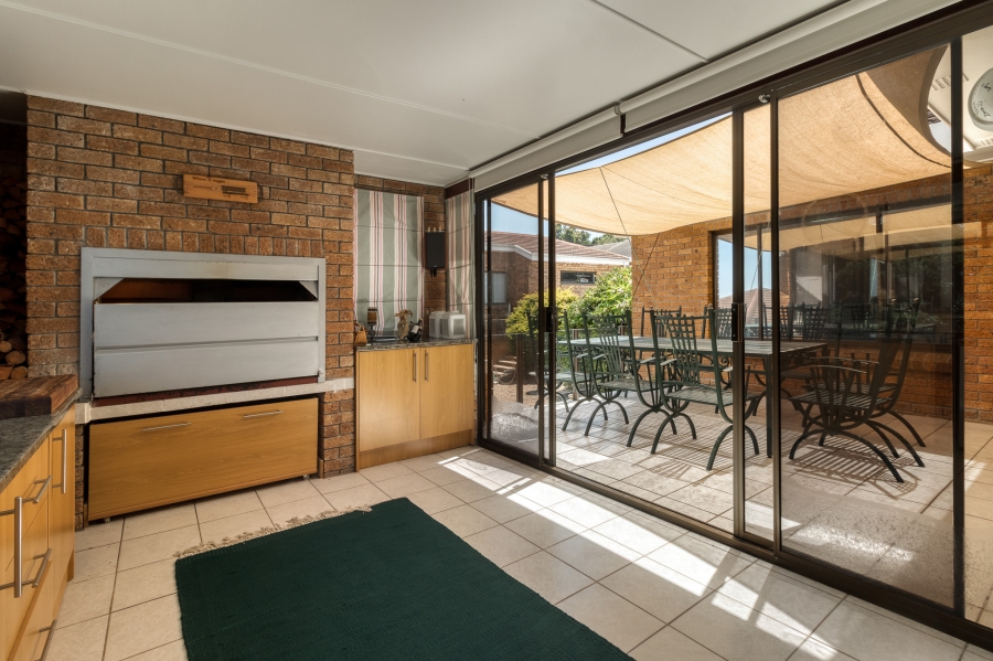 3 Bedroom Property for Sale in Die Wingerd Western Cape